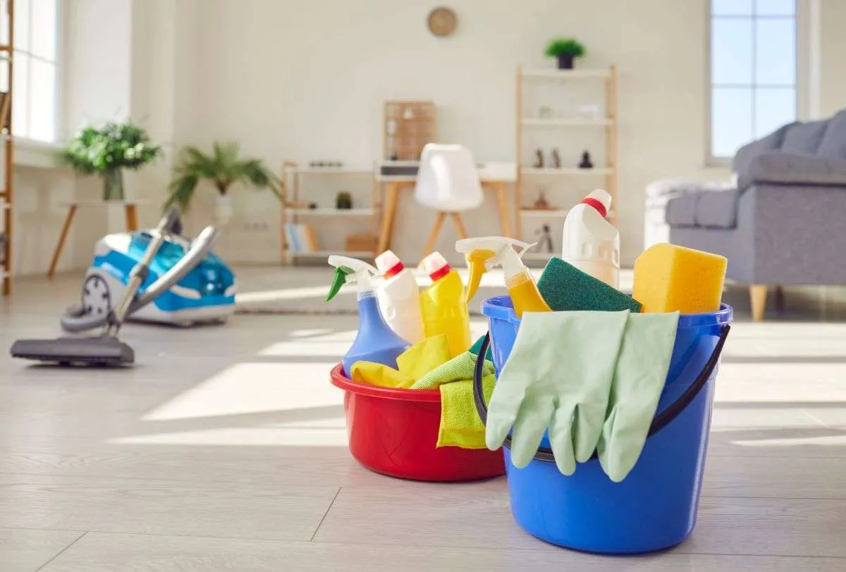 Move-In/Move-Out Cleaning: Simple Transitions, Spotless Spaces.